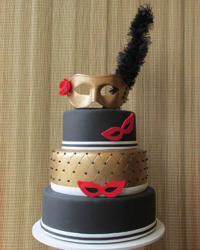 Bolo Preto e Dourado, Baile de Máscara