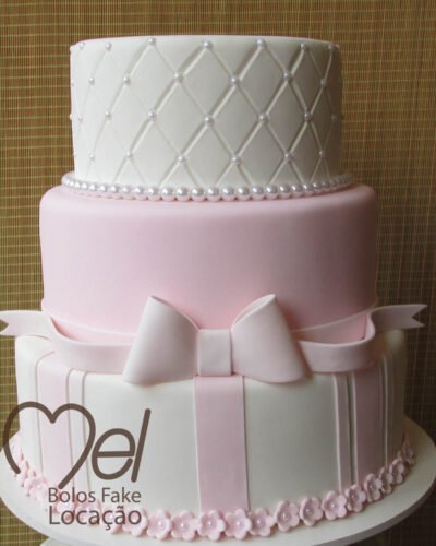 Bolo Rosa e Branco cod02